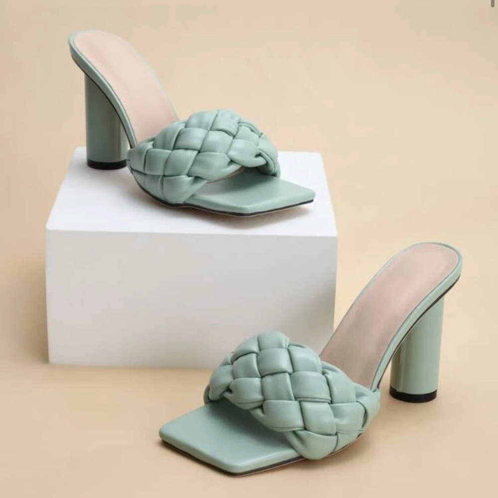 Braided chunky heels, light green color, size 7.5